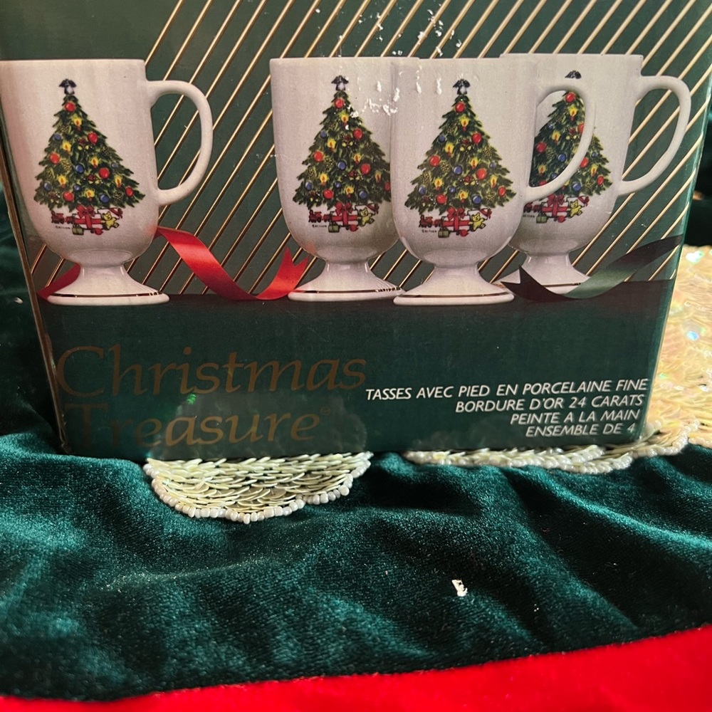 Vintage 1987‎ Christmas porcelain footed mugs with gold Trim